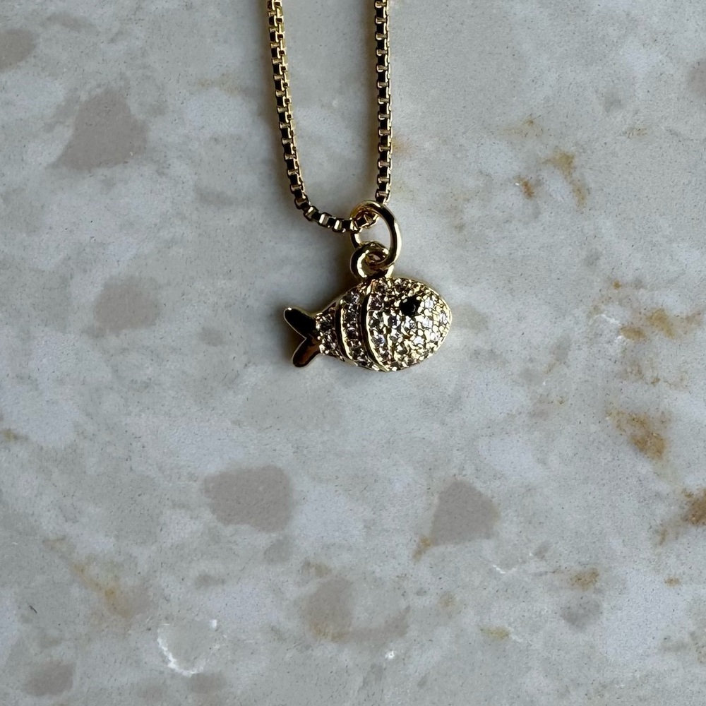 NWOT Nordstrom Sparkling Fish Necklace - Picture 4 of 8